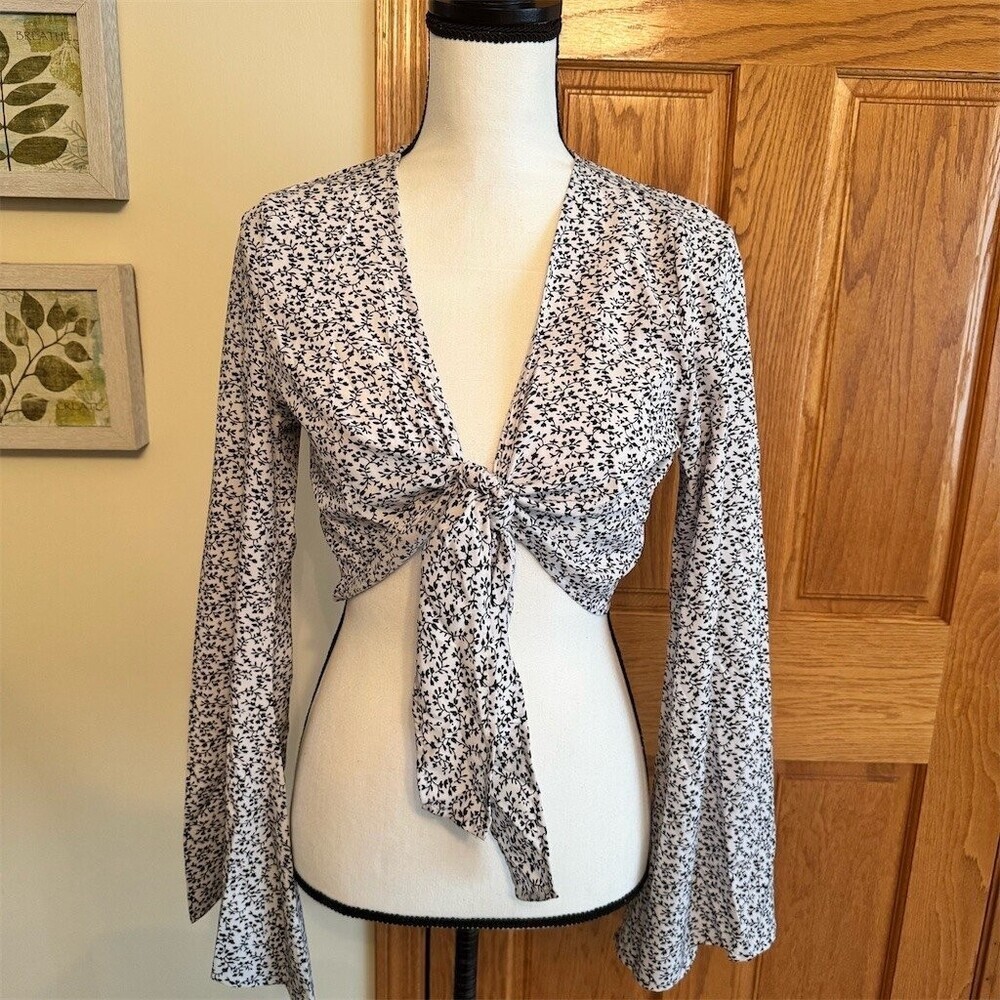 SHEIN Blouse Womens Size M White Blue Ditsy Floral Tie Front Cropped